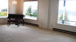Living Room (looking NW)